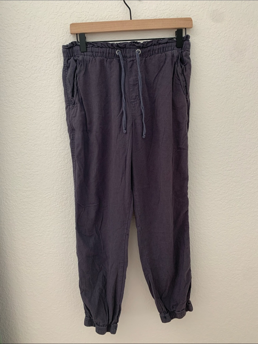 Women's Cropped Drawstring Ankle Pants in Deep Charcoal